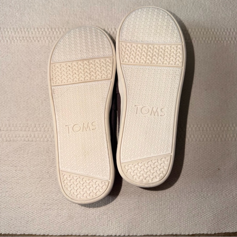 Toms Kids Slip On Canvas Shoes Taupe Gray Classic Casual Size 1.5 - Picture 9 of 9